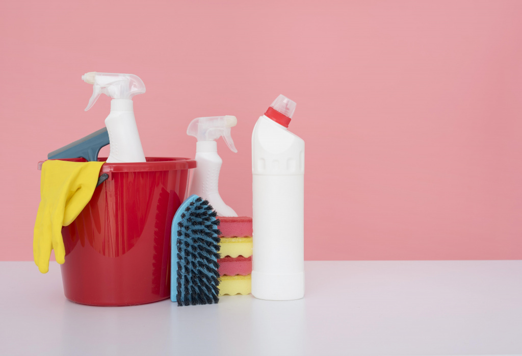 ведра и бутылки для бытовой химии